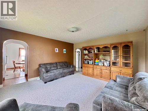 405 March Avenue E, Langenburg, SK - Indoor