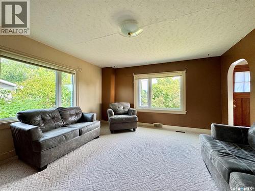 405 March Avenue E, Langenburg, SK - Indoor Photo Showing Living Room