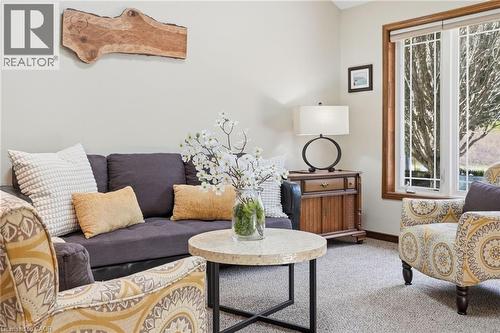 108 Highway 52, Hamilton, ON - Indoor Photo Showing Living Room