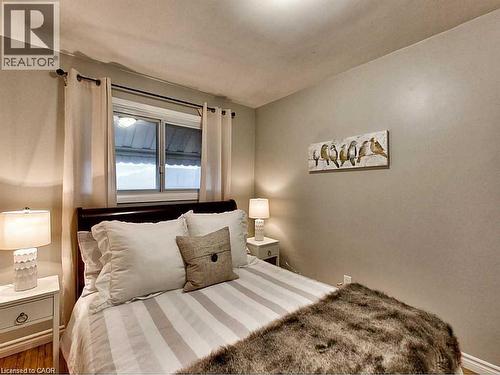 96 Manning Avenue, Hamilton, ON - Indoor Photo Showing Bedroom