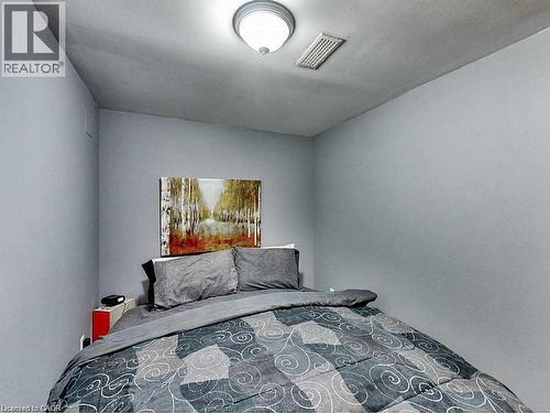 96 Manning Avenue, Hamilton, ON - Indoor Photo Showing Bedroom