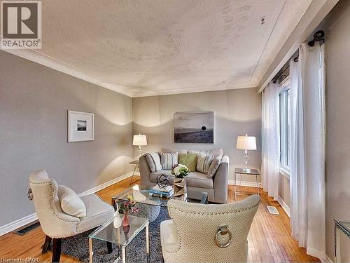 96 Manning Avenue, Hamilton, ON - Indoor Photo Showing Living Room