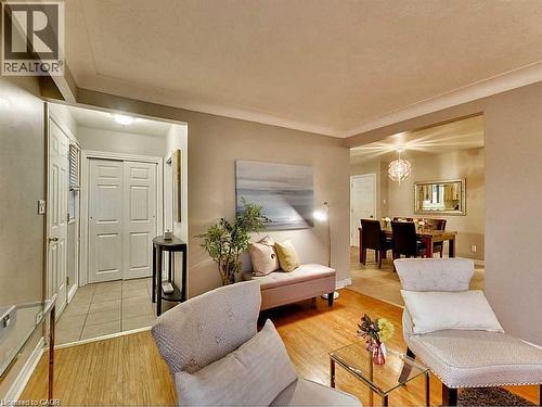 96 Manning Avenue, Hamilton, ON - Indoor Photo Showing Living Room