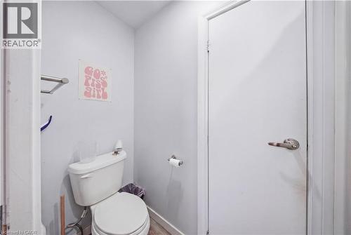 Image quality insufficient for description - 91 Westmount Road Unit# 3, Waterloo, ON - Indoor Photo Showing Bathroom