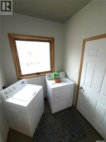 57 Estates Drive, Elk Ridge, SK - Indoor Photo Showing Laundry Room
