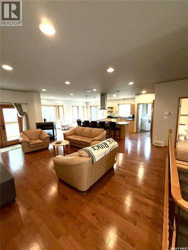 57 Estates Drive, Elk Ridge, SK - Indoor Photo Showing Living Room