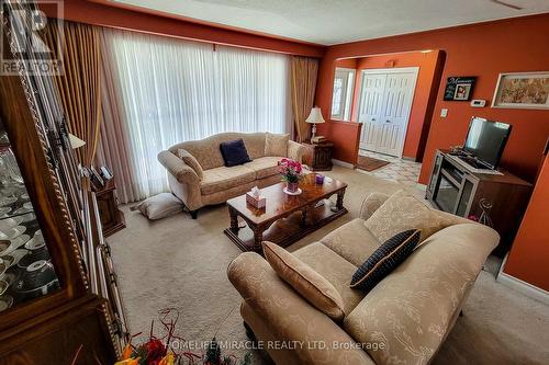337 Mcneilly Road, Hamilton, ON - Indoor Photo Showing Living Room