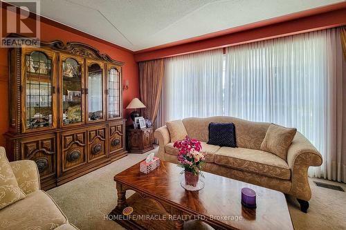 337 Mcneilly Road, Hamilton, ON - Indoor Photo Showing Living Room