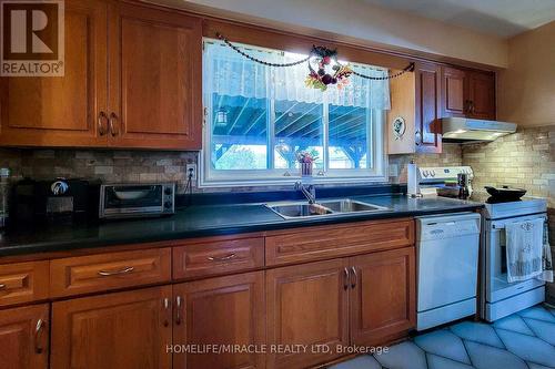 337 Mcneilly Road, Hamilton, ON - Indoor Photo Showing Kitchen With Double Sink
