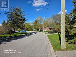 206 PARKVIEW CRESCENT Newmarket, ON L3Y 2C8