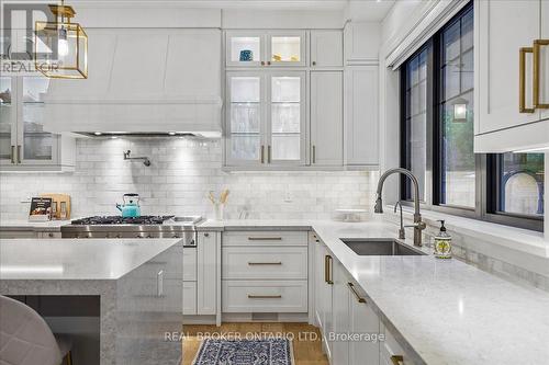1445 Skyline Drive, Mississauga, ON - Indoor Photo Showing Kitchen With Upgraded Kitchen