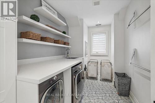 1445 Skyline Drive, Mississauga, ON - Indoor Photo Showing Laundry Room