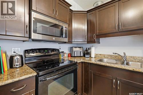 111 105 Lynd Crescent, Saskatoon, SK - Indoor Photo Showing Kitchen With Double Sink