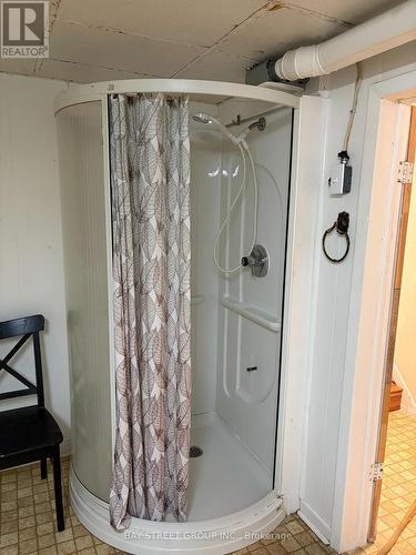 65 Saint Andrews Avenue, Welland, ON - Indoor Photo Showing Bathroom