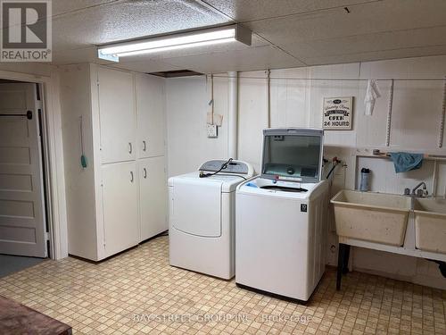 65 Saint Andrews Avenue, Welland, ON - Indoor Photo Showing Laundry Room