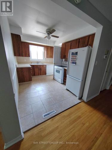 65 Saint Andrews Avenue, Welland, ON - Indoor Photo Showing Kitchen
