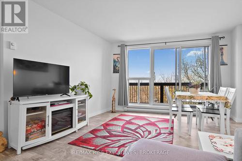 710 - 66 Greenview Drive, Kingston (Central City West), ON - Indoor Photo Showing Living Room