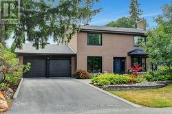 5 TIFFANY CRESCENT  Ottawa, ON K2K 1W1