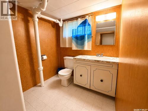 828 I Avenue S, Saskatoon, SK - Indoor Photo Showing Bathroom