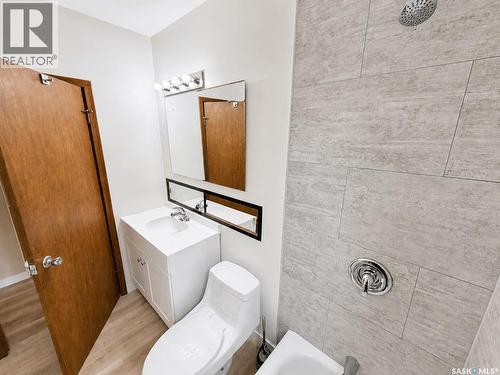 828 I Avenue S, Saskatoon, SK - Indoor Photo Showing Bathroom