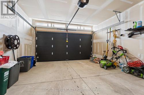 4073 Healing Street, Lincoln, ON - Indoor Photo Showing Garage