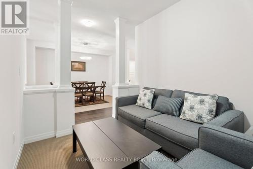 4073 Healing Street, Lincoln, ON - Indoor Photo Showing Living Room