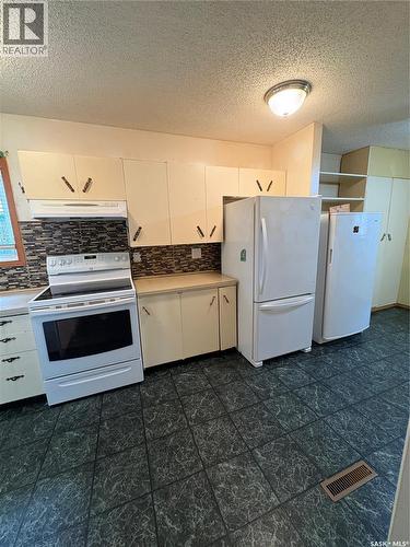 209 2Nd Avenue E, Kelvington, SK - Indoor Photo Showing Kitchen