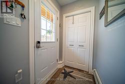 Separate apartment entrance - 