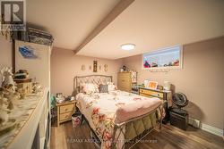 Apartment bedroom - 