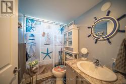 Apartment bathroom - 