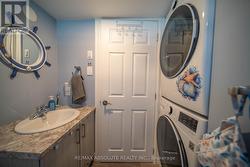 Apartment bathroom - 