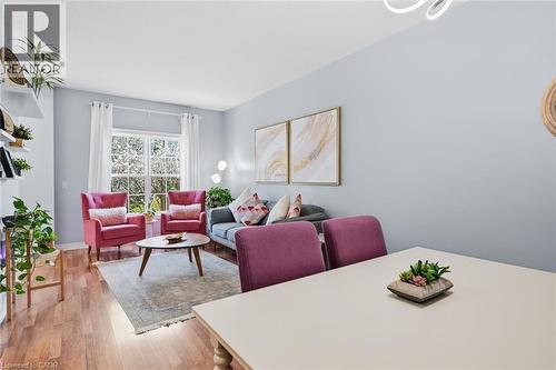 1085 Harrogate Drive Unit# 35, Ancaster, ON - Indoor Photo Showing Living Room