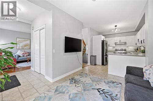 1085 Harrogate Drive Unit# 35, Ancaster, ON - Indoor Photo Showing Kitchen With Double Sink