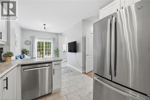 1085 Harrogate Drive Unit# 35, Ancaster, ON - Indoor Photo Showing Kitchen