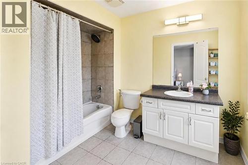 1085 Harrogate Drive Unit# 35, Ancaster, ON - Indoor Photo Showing Bedroom
