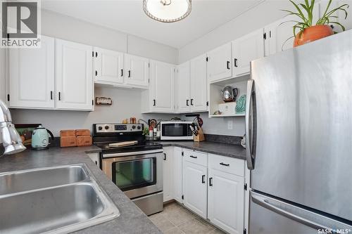 16 425 Pinehouse Drive, Saskatoon, SK - Indoor Photo Showing Kitchen With Double Sink