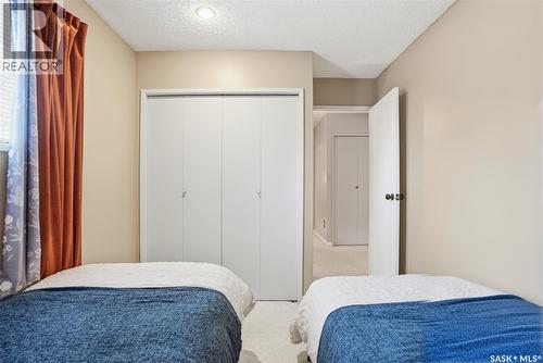 16 425 Pinehouse Drive, Saskatoon, SK - Indoor Photo Showing Bedroom