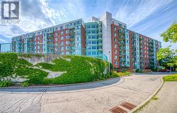 30 BLUE SPRINGS Drive Unit# 610  Waterloo, ON N2J 4T2