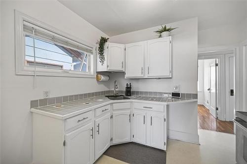 637 Valour Rd, Winnipeg, MB 