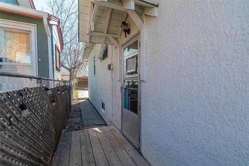 637 Valour Rd, Winnipeg, MB 