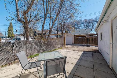 637 Valour Rd, Winnipeg, MB 