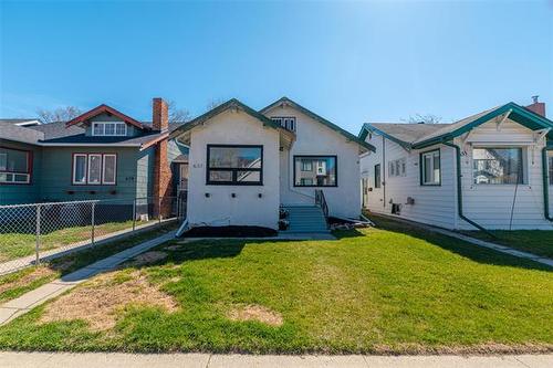 637 Valour Rd, Winnipeg, MB 