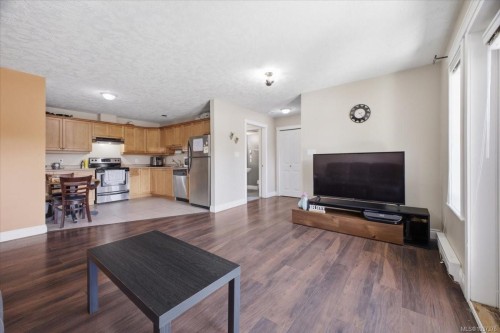 #101-2510 Alexander St, Duncan, BC - Indoor Photo Showing Living Room