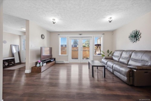#101-2510 Alexander St, Duncan, BC - Indoor Photo Showing Living Room