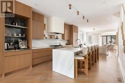 18 FOXLEY STREET Toronto, ON M6J 1R1