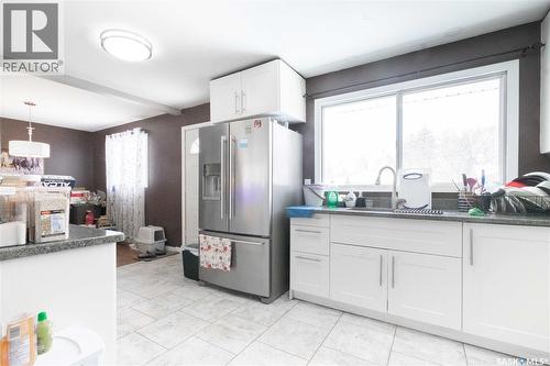 92 Bell Street, Regina, SK - Indoor Photo Showing Kitchen