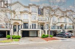 11 HUMPHREY GATE Toronto, ON M3C 4B8