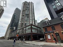 2002 - 24 WELLESLEY STREET W Toronto, ON M4Y 2X6