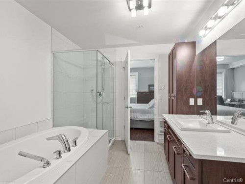 Salle de bains attenante à la CCP - 2340  - 303 Rue Monet, Laval (Duvernay), QC - Indoor Photo Showing Bathroom