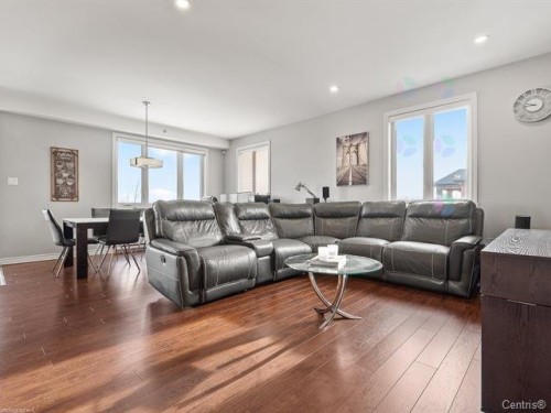 Salon - 2340  - 303 Rue Monet, Laval (Duvernay), QC - Indoor Photo Showing Living Room